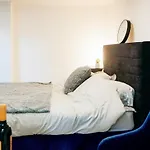 Modern Flat L Sleeps 4 L Free Wifi L Leisure L One Castle