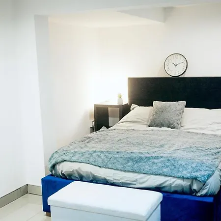 Modern Flat L Sleeps 4 L Free Wifi L Leisure L One Castle Leeds (West Yorkshire)