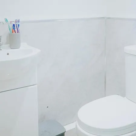 Modern Flat L Sleeps 4 L Free Wifi L Leisure L One Castle *