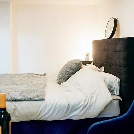 Modern Flat L Sleeps 4 L Free Wifi L Leisure L One Castle