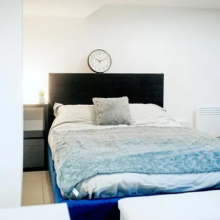 Modern Flat L Sleeps 4 L Free Wifi L Leisure L One Castle Διαμέρισμα *