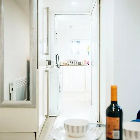 Modern Flat L Sleeps 4 L Free Wifi L Leisure L One Castle