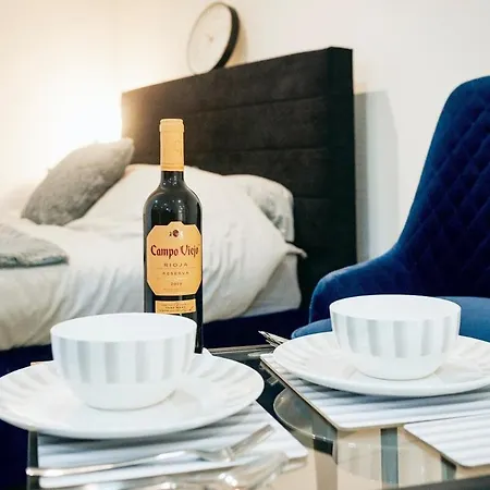 Modern Flat L Sleeps 4 L Free Wifi L Leisure L One Castle *