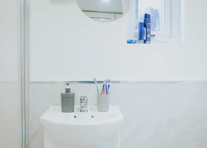 Modern Flat L Sleeps 4 L Free Wifi L Leisure L One Castle Leeds (West Yorkshire)