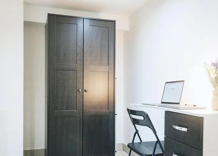 Modern Flat L Sleeps 4 L Free Wifi L Leisure L One Castle *