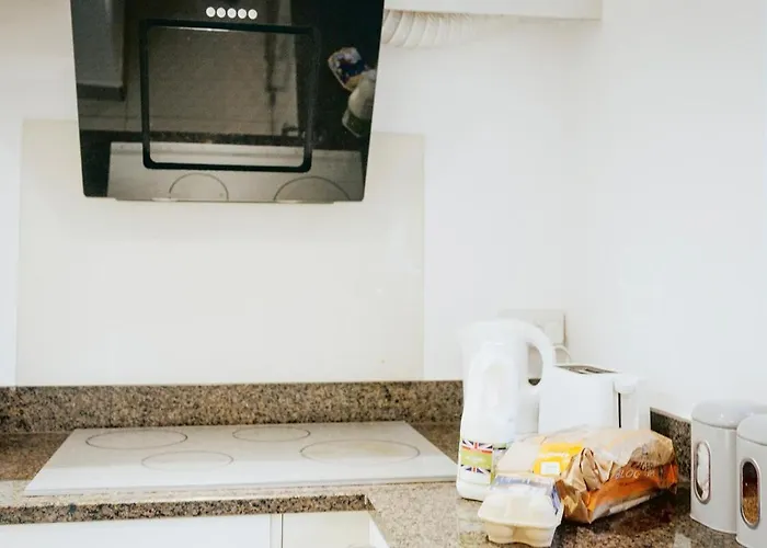 Modern Flat L Sleeps 4 L Free Wifi L Leisure L One Castle *