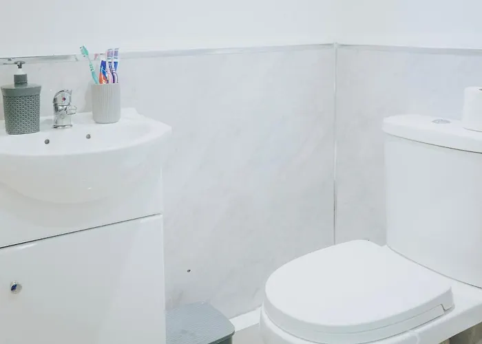 Modern Flat L Sleeps 4 L Free Wifi L Leisure L One Castle *